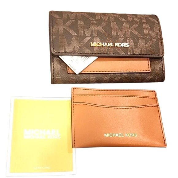 Michael Kors Jet Set Medium 2-In-1 Wallet - Picture 10 of 12